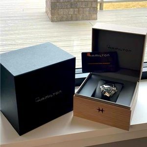 Hamilton Ventura Black Quartz